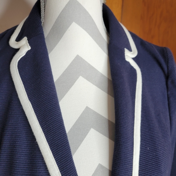 Womans Talbots Navy White Accents Crop 2 button Jacket Size Small Small spot - Picture 5 of 12